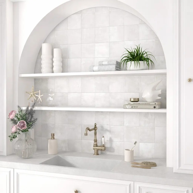 Adonara Ice Gloss 31.6x60cm (box of 8)