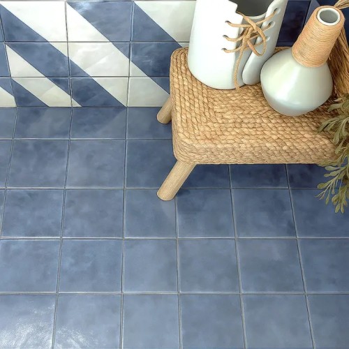 Bahia Azur Gloss 15x15cm (box of 22)